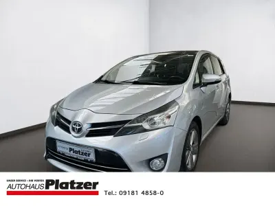 Gebraucht Toyota Verso Comfort 150 PS (110 kW) 2014 Silber Van / Kleinbus