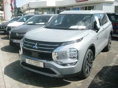 Neu Mitsubishi Outlander P-HEV Edition 136 PS (100 kW) 2025 Grau SUV