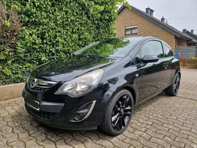 Gebraucht Opel Corsa Color Edition 101 PS (74 kW) 2013 Schwarz Kleinwagen