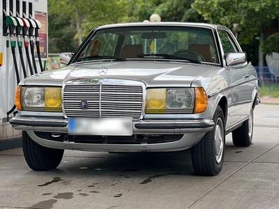 Gebraucht Mercedes 230 136 PS (100 kW) 1981 Silber Coupé