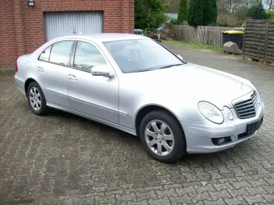 Gebraucht Mercedes E200 Elegance 184 PS (135 kW) 2007 Silber Limousine