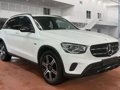 Gebraucht Mercedes GLC300e Night 320 PS (235 kW) 2021 Weiß SUV