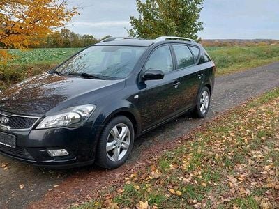 Gebraucht Kia Ceed 90 PS (66 kW) 2012 Schwarz Kleinwagen