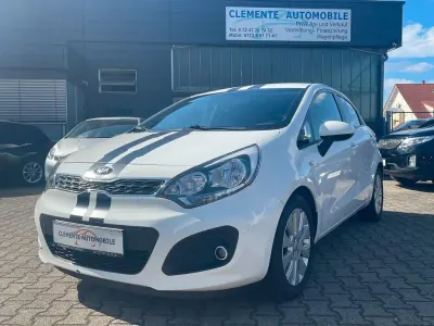 Gebraucht Kia Rio FIFA World Cup Edition 109 PS (80 kW) 2014 Weiß Limousine