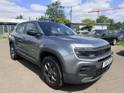 Neu Jeep Avenger Longitude 101 PS (74 kW) 2026 Grau SUV