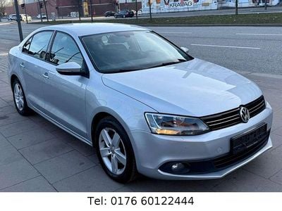 Usado VW Jetta Comfortline 105 HP (77 kW) 2011 Prateado Sedan