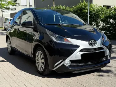 Gebraucht Toyota Aygo X-play 69 PS (50 kW) 2016 Schwarz Kleinwagen
