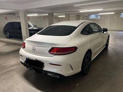 Gebraucht Mercedes C180 AMG line 156 PS (114 kW) 2019 Weiß Coupé