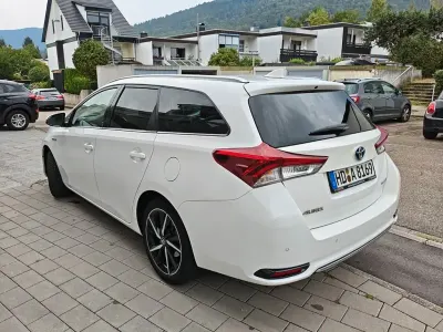 Gebraucht Toyota Auris Touring Sports Team 136 PS (100 kW) 2018 Weiß Kombi