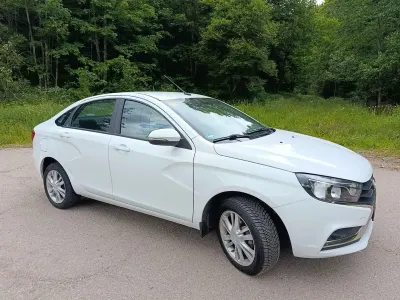 Gebraucht Lada Vesta 106 PS (77 kW) 2017 Weiß Limousine