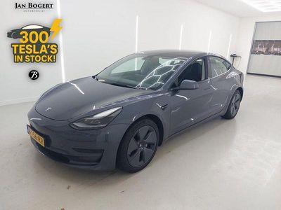 Grau Gebraucht 2021 Tesla Model 3 Standard Range Limousine | 17.900 € (Fairer Preis)