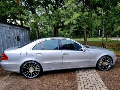 Gebraucht Mercedes E200 163 PS (119 kW) 2004 Silber Limousine