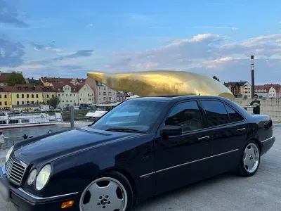 Gebraucht Mercedes E420 Avantgarde 279 PS (205 kW) 1996 Violet Limousine