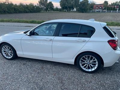 Weiß Gebraucht 2011 BMW 116 Kleinwagen | 6.800 € (Fairer Preis)