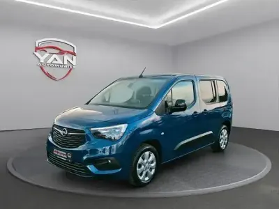 Second-hand Opel Combo Life Elegance 131 CP (96 kW) 2022 Albastru Monovolum