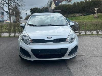 Gebraucht Kia Rio 75 PS (55 kW) 2012 Silber Kleinwagen