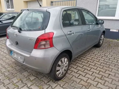 Gebraucht Toyota Yaris 87 PS (63 kW) 2008 Silber Kleinwagen