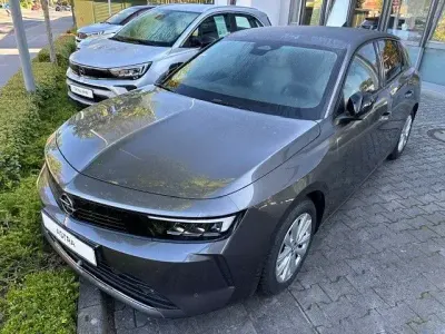Gebraucht Opel Astra Elegance 131 PS (96 kW) 2023 Schwarz Kleinwagen