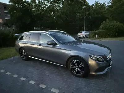 Gebraucht Mercedes E220 Avantgarde 194 PS (142 kW) 2018 Grau Limousine