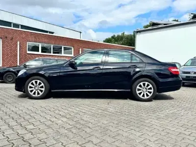 Gebraucht Mercedes E200 136 PS (100 kW) 2010 Schwarz Limousine