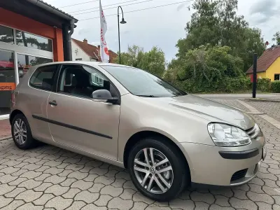 Gebraucht VW Golf IV Trendline 75 PS (55 kW) 2005 Wheatbeige metallic Kleinwagen