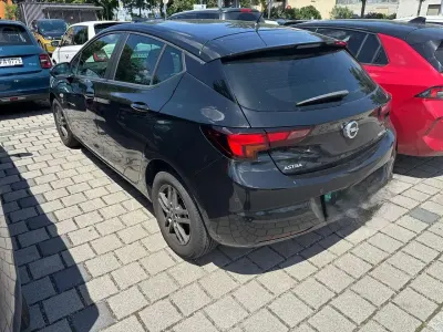 Gebraucht Opel Astra 105 PS (77 kW) 2019 Limousine