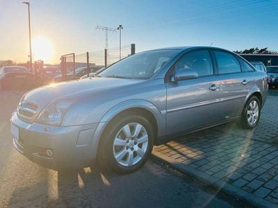 Grau Gebraucht 2005 Opel Vectra Limousine | 4.299 € (Teuer)