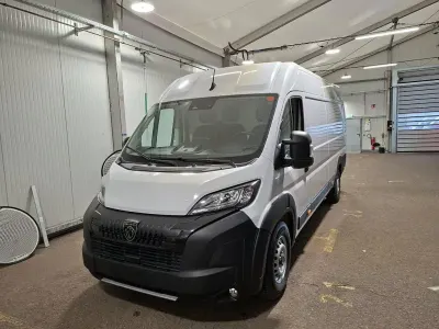 Gebraucht Peugeot Boxer 140 PS (102 kW) 2025 Weiß Van