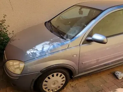 Gebraucht Opel Corsa Edition 80 PS (58 kW) 2005 Silber Kleinwagen