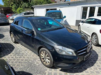 Usata Mercedes A180 109 CV (80 kW) 2014 Nero Utilitaria