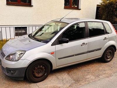 Gebraucht Ford Fiesta 75 PS (55 kW) 2005 Silber Kleinwagen