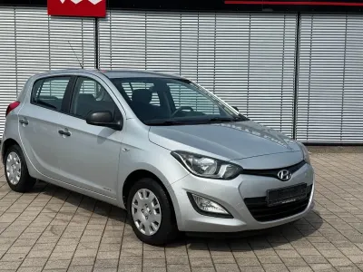Gebraucht Hyundai i20 Trend 101 PS (74 kW) 2014 Silber Kleinwagen