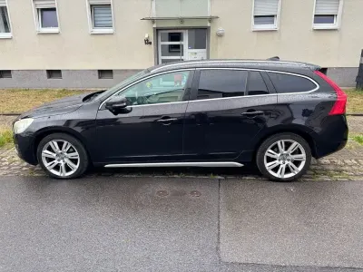 Gebraucht Volvo V60 Momentum 215 PS (158 kW) 2010 Schwarz Kombi
