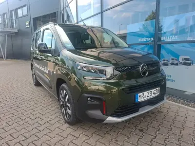 Neu Citroën Berlingo 131 PS (96 kW) 2026 Grün Van / Kleinbus