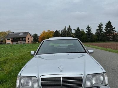 Second-hand Mercedes E420 278 CP (204 kW) 1994 Argintiu Berlinǎ