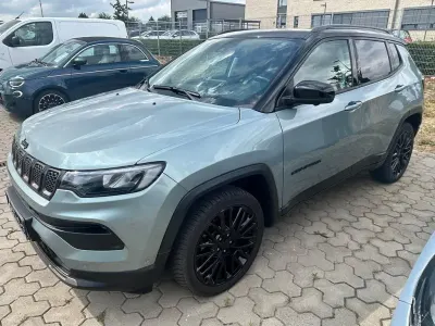 Gebraucht Jeep Compass 131 PS (96 kW) 2022 Silber SUV