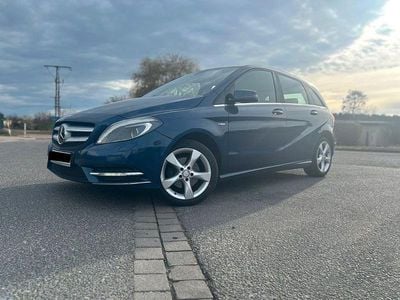 Gebraucht Mercedes B180 AMG Edition 1 109 PS (80 kW) 2012 Blau Van / Kleinbus