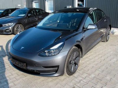 Grau Gebraucht 2022 Tesla Model 3 Standard Range Limousine | 28.500 € (Fairer Preis)