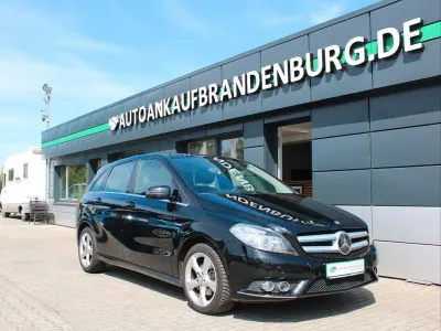 Gebraucht Mercedes B180 122 PS (89 kW) 2012 Schwarz Kleinwagen