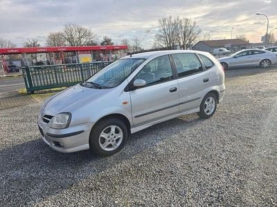 Nissan Almera Tino