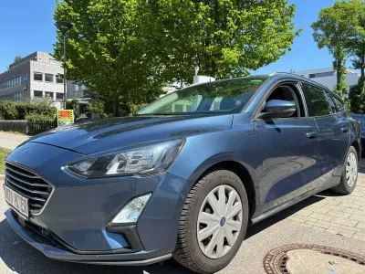 Gebraucht Ford Focus Cool & Connect 125 PS (91 kW) 2019 Chromablau metallic Kombi