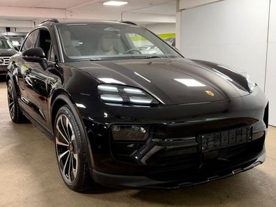 Tiefschwarz metallic Neu 2025 Porsche Macan SUV | 107.500 € (Etwas zu teuer)