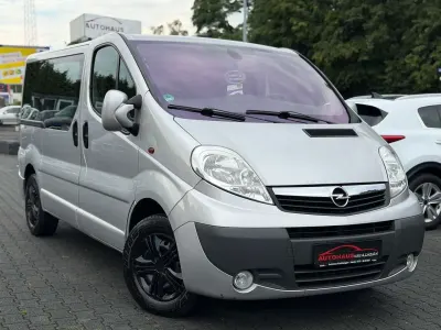 Gebraucht Opel Vivaro 114 PS (83 kW) 2013 Starsilber m2 Van / Kleinbus