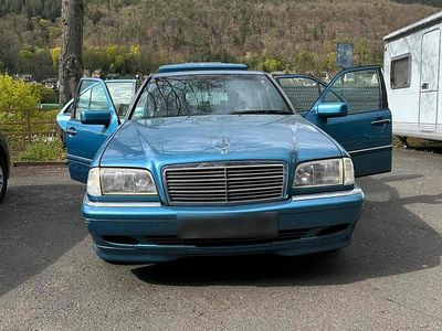 Second-hand Mercedes C240 Elegance 170 CP (125 kW) 1998 Albastru Berlinǎ