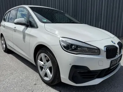 Gebraucht BMW 220 Gran Tourer Advantage 190 PS (139 kW) 2022 Weiß Van / Kleinbus