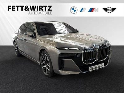 Gebraucht BMW 740 M Sport 299 PS (219 kW) 2025 Oxidgrau ii metallic Limousine