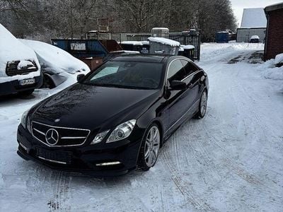 Schwarz Gebraucht 2011 Mercedes E500 Avantgarde Coupé | 22.000 €
