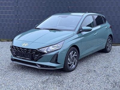 Neu Hyundai i20 90 PS (66 kW) 2026 Mangrove green Kleinwagen