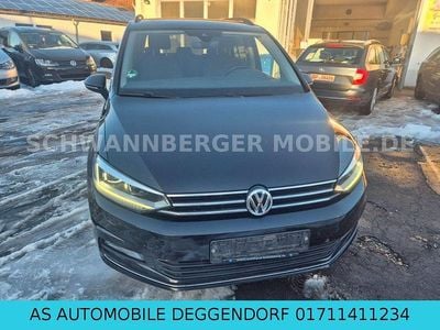 Grau Gebraucht 2017 VW Touran Highline Van / Kleinbus | 9.200 € (Teuer)