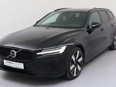 Używany Volvo V60 Plus 455 KM (334 kW) 2025 Czarny Kombi